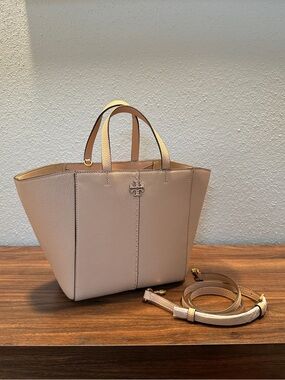 Tory Burch Mcgraw Carryall Pebbled Leather Tote in Goan Sand
